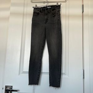 Grey Good American skinny ankle denim pant. Size 2/26